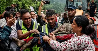 নতুন বন্যার শঙ্কায়ও জীবন বাজি রেখে নেপালে চলছে উদ্ধার অভিযান
